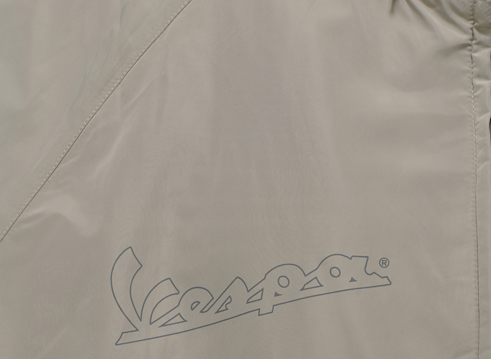 Vespa windbreaker Nomad beige DEC collection