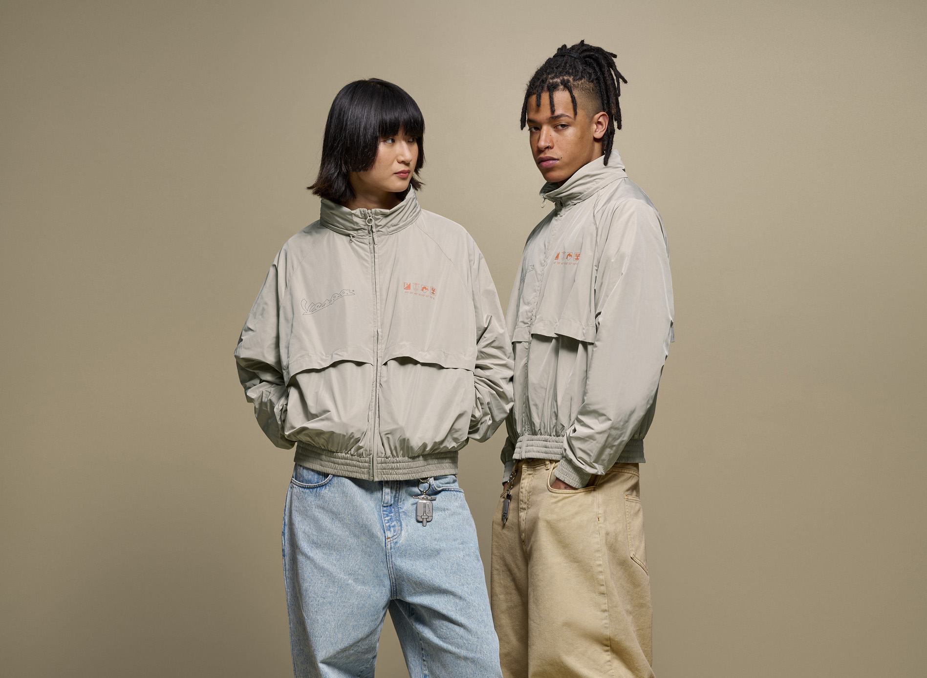 Vespa windbreaker Nomad beige DEC collection